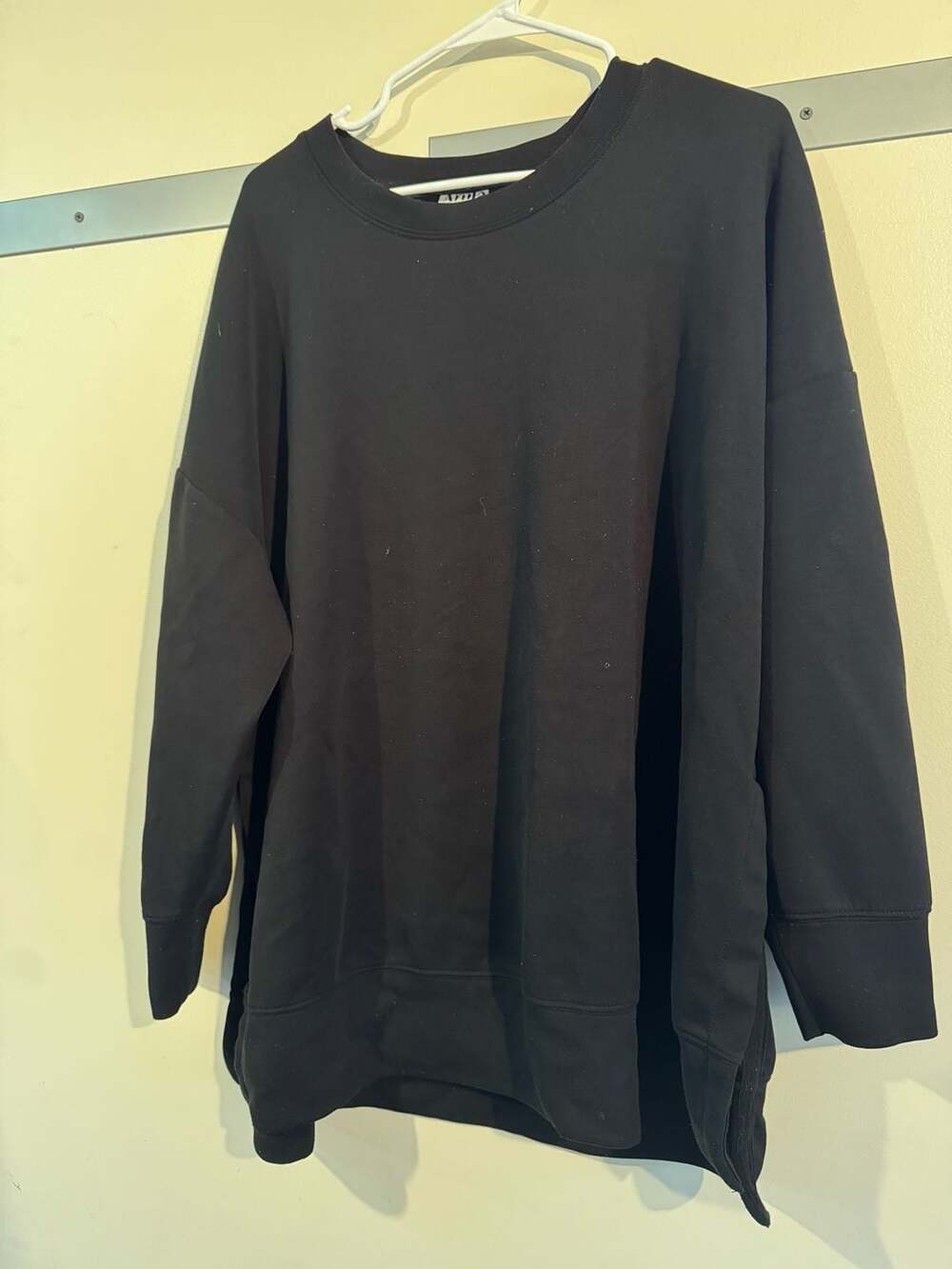 Arula Black Oversized Crewneck Sweatshirt with Side Slits Size B